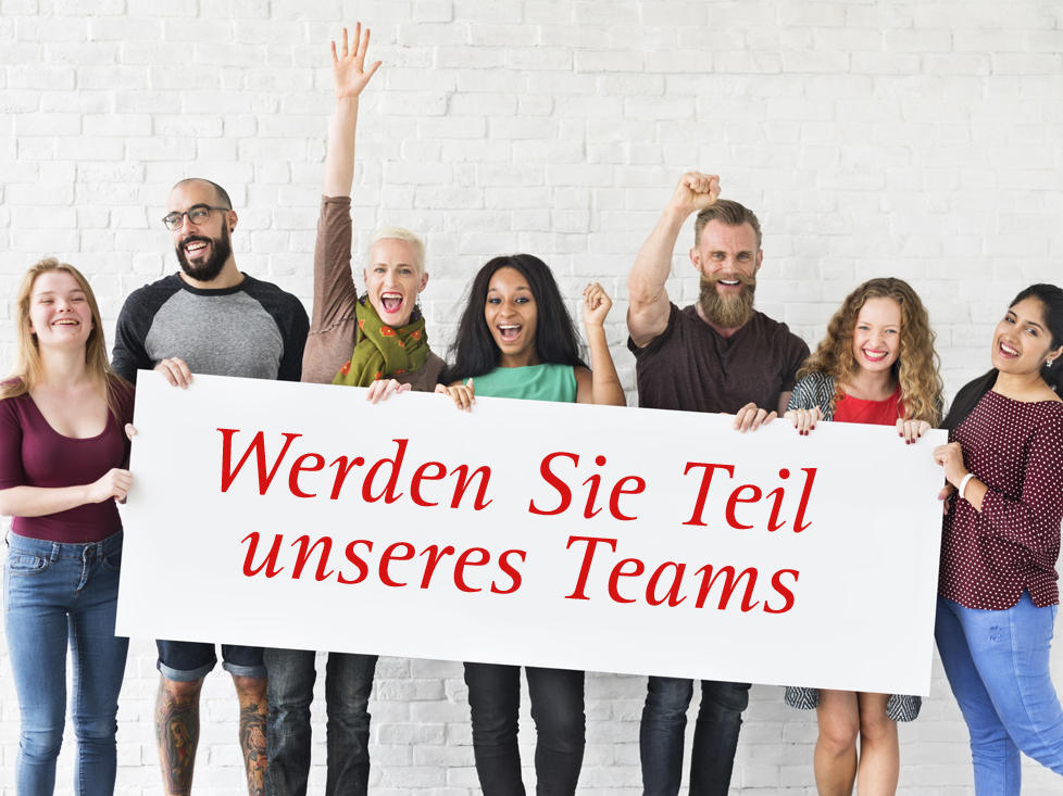 Mehrere Menschen halten ein Plakat mit der Aufschrift "Werden Sie Teil unseres Teams"